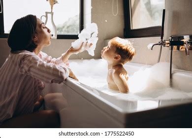 5,752 Mother Son Bath Images, Stock Photos, and。